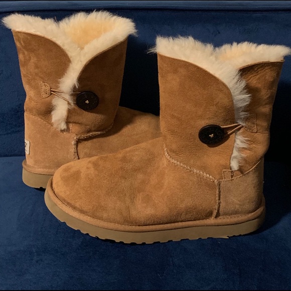 Bailey Button Uggs size 8 - Picture 1 of 4